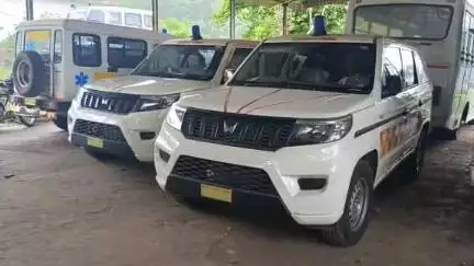 పాడేరులో సోను సూద్ కిరాణం ఇచ్చిన అంబులెన్స్లు పర్మిషన్ లేదంటూ షెడ్డు కు పరిమితం చేసిన అధికారులు