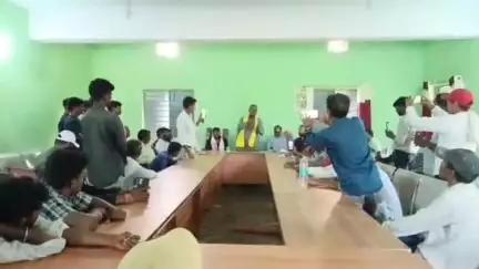 बाघमारा/कतरास: सांसद चंद्र प्रकाश चौधरी ने केसरगढ़ पंचायत सचिवालय में ग्रामीणों की समस्याओं को लेकर बैठक की