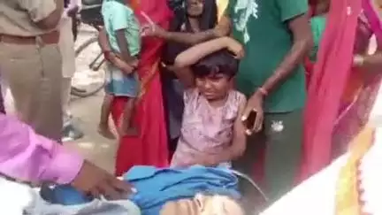 खागा: सिठौरा में ससुराल जा रहे बाइक सवार की अज्ञात बाइक की टक्कर से हुई मौत, परिजनों का हाल बेहाल, दोस्त हुआ घायल