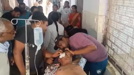 बनखेड़ी: मल्हनवाडा में बाइक और ऑल्टो की टक्कर, 2 पुरुष व 1 महिला गंभीर रूप से घायल, डॉक्टर ने किया रेफर