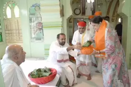गोगुन्दा: सोनल शाह ने श्रीनाथजी मंदिर का दौरा किया, प्रभु श्रीनाथजी व नवनीत प्रियाजी की राजभोग झांकी के दर्शन किए