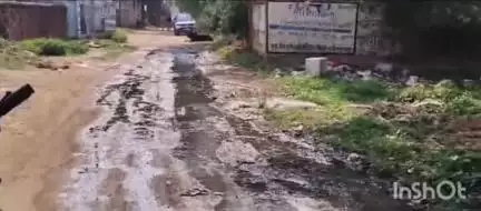 सूरजपुर: नगर पालिका सूरजपुर के सड़कों पर भारी दूषित पानी से राहगिरो को हो रही है परेशानी #jansamasya