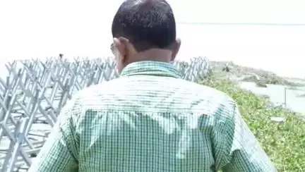 পূব ডিব্ৰুগড়: মহানগৰৰ উপকণ্ঠ টিংখং ভাঙাআলি গাঁৱত নিৰ্মাণ হৈ থকা মথাউৰিৰ মেৰামতিৰ কাম কাজ পৰিদৰ্শন কৰে মন্ত্ৰী প্ৰশান্ত ফুকনে