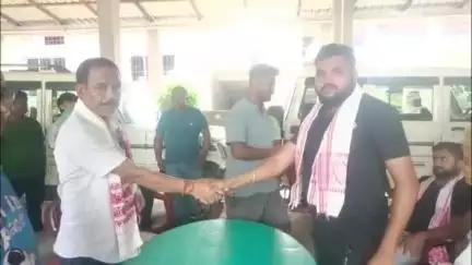 কোকৰাঝাৰ ভাগ: সদৌ অসম বাঙালী যুৱ ছাত্ৰ ফেডাৰেছনৰ শক্তিআশ্ৰমত আঞ্চলিকৰ সভাপতি দেবা সৰকাৰসহ ৬ জনীয়া সদস্য বিপিএফ ত যোগদান