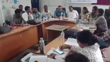 बांधवगढ़: मुख्य चिकित्सा अधिकारी की अध्यक्षता में ज़िला अस्पताल के सभागार में मातृ स्वास्थ्य समीक्षा बैठक हुई सम्पन्न