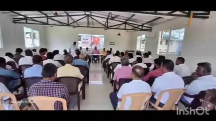 அன்னூர்: கருமத்தம்பட்டியில் பாஜக சார்பில் மத்திய அரசின் நலத்திட்டங்கள் குறித்து விழிப்புணர்வு ஏற்படுத்த பயிலரங்கம் பாஜக நிர்வாகிகளுக்கு நடைபெற்றது