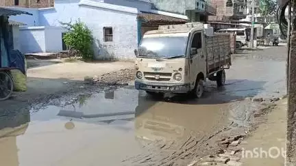 महुआ: कदम चौक सिंघाड़ा से गोविंदपुर सिंघाड़ा दुर्गा मंदिर जाने वाली सड़क पर जलजमाव से परेशानी