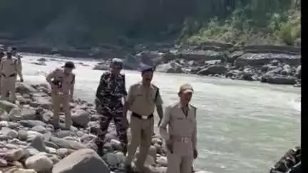धारचूला: अंतर्राष्ट्रीय सीमाओं पर कड़ी निगरानी, बलुवाकोट पुलिस और एसएसबी ने की संयुक्त गश्त
