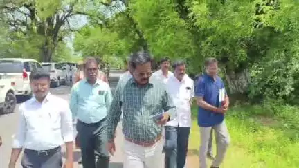 செங்கம்: புதுக்குளம் பகுதியில் புதிதாக கட்டவுள்ள அரசு கலை மற்றும் அறிவியல் கல்லூரி அமைய உள்ள இடத்தை மாவட்ட ஆட்சியர் பார்வையிட்டு ஆய்வு