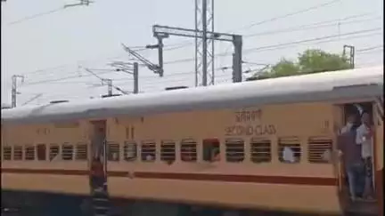 श्रीमाधोपुर: रींगस रेलवे स्टेशन पर श्रद्धालुओं की उमड़ी भीड़, रेल यात्रियों को हुई भारी परेशानी