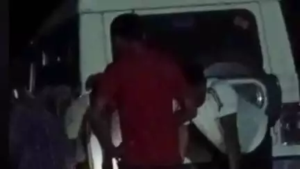 पटेरा: पटेरा मार्ग पर हिंडोरिया थाना पुलिस ने बलेरो कार से 15 पेटी अवैध शराब पकड़ी, दो पर मामला दर्ज