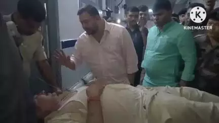 गोरौल: महमदपुर के पास तेजस्वी यादव के काफिले से ट्रक टकराई, तीन सुरक्षाकर्मी जख्मी