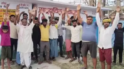 सकलडीहा: बसिला गांव का सामुदायिक शौचालय बना शो पीस कई महीनो से लगा है ताला, खुलवाने हेतु ग्रामीणों ने किया प्रदर्शन #jansamasya