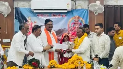 हरदा: हरदा कृषि उपज मंडी परिसर में भारतीय उन्नत नस्ल की दुधारू गायों के लिए पुरस्कार वितरित