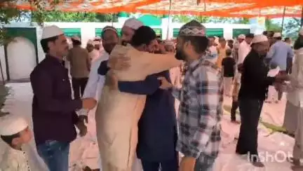 गुना नगर: गुना में धूमधाम से मनाया गया ईद उल अजहा का त्यौहार, अमन और चैन की दुआ के लिए उठे हजारों हाथ