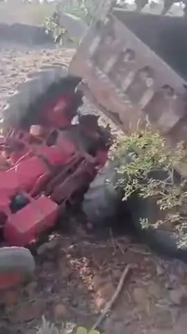 जीरापुर: खेत पर खाद ले जाते समय ट्रैक्टर ट्राली पलटने से 36 वर्षीय किसान की मौत