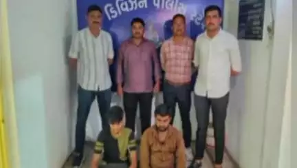 ભરૂચ: ભરૂચ સી ડિવિઝન પોલીસે હર્નિશ ઓટો મોબાઈલ દુકાનમાં થયેલ ચોરીનો ભેદ ઉકેલી કાઢી કામદાર સહિત બે ઇસમોને ઝડપી પાડ્યા