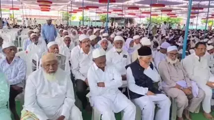 జగిత్యాల: జిల్లా కేంద్రంలో బక్రీద్
వేడుకలు ముస్లిం సోదరులు భక్తిశ్రద్దలతో వేడుకలను జరుపుకున్నారు.