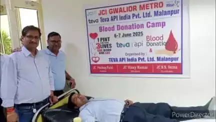 गोहद: मालनपुर में टेवा एपीआई कंपनी में रक्तदान शिविर, अधिकारियों एवं कर्मचारियों ने किया रक्तदान