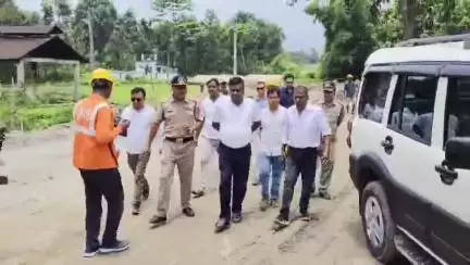 ধূপগুড়ি: জিতি চাবাগানে ১৭ নং জাতীয় সড়কের নির্মাণের কাজ কর্ম ক্ষতিয়ে দেখতে এলেন বিজেপির নাগরাকাটা বিধান সভার বিধায়ক পূণা ভেঙ্গরা