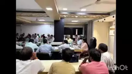 राजगढ़: गांवों के प्रसव केंद्र बंद होने पर पांच सीबीएमओ सहित 25 कर्मचारियों को नोटिस