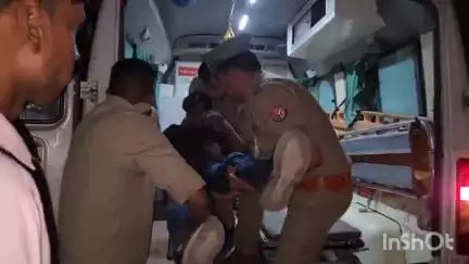 बिसौली: बिसौली नगर में मंडी समिति के सामने बाइक को अज्ञात वाहन ने मारी टक्कर, दो लोग हुए घायल