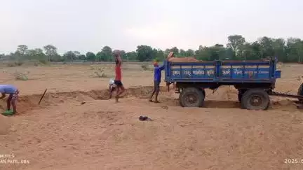 गुण्डरदेही: गुण्डरदेही ब्लॉक के अनेकों गांव में नदियों से अवैध रेत खनन और परिवहन जारी, माइनिंग विभाग कुंभकरणी नींद में