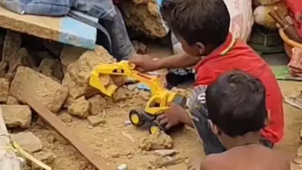 रामपुर नैकिन: एसडीएम नीलेश शर्मा: डैनीहा में 18 आदिवासी परिवारों को आवास योजना और ज़मीन के पट्टे का लाभ मिला