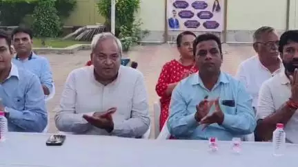 વડોદરા ઉત્તર: ગુજરાત વિધાનસભાના મુખ્ય દંડક ની ઉપસ્થિતિમાં નિશુલ્ક ચોપડા વિતરણ નો કાર્યક્રમ વારસિયા વિસ્તાર માં યોજાયો