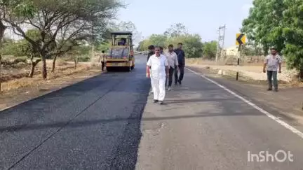 માંગરોળ: ધારાસભ્ય શ્રી ભગવાનજીભાઈ કરગઠિયા દ્વારા માંગરોળ કેશોદ રોડ ના રેસરફેસીંગ કામ નું સ્થળ નિરીક્ષણ કર્યું