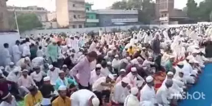 फतुहा: फतुहा के शहरी और ग्रामीण इलाकों में बकरीद पर मुस्लिम भाइयों ने अदा की नमाज