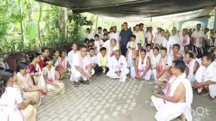 ধেমাজি: জলভাৰী নামঘৰত আন্তঃগাঁথনি উদ্বোধন অনুষ্ঠান উপস্থিত স্হানীয় বিধায়ক ৰণোজ পেগু