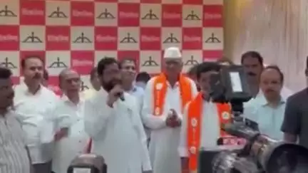 श्रीरामपूर: श्रीरामपूरचे माजी आमदार भानुदास मुरकुटे यांचा शेकडो कार्यकर्त्यांसह शिवसेना शिंदे गटात प्रवेश