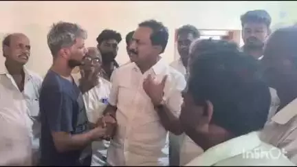 வாலாஜா: கத்தியவாடியில் ஊராட்சி மன்ற தலைவர் மறைவு -அதிமுக மாவட்ட செயலாளர் நேரில் அஞ்சலி