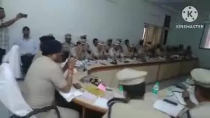 जालौर: जालौर में शनिवार को दोपहर 12:30 बजे पुलिस महा निरीक्षक ने पुलिस लाइन स्थित सभा कक्ष में क्राइम बैठक ली