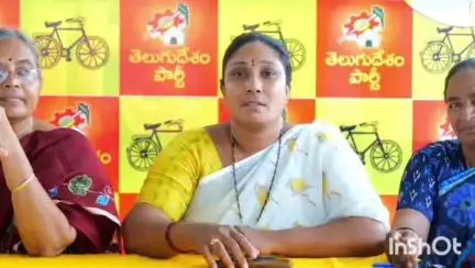సత్తెనపల్లి లో సాక్షి మీడియాపై విరుచుకుపడ్డ టీడీపీ మహిళా నేతలు