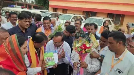 ସୋନପୁର: ସୋନପୁର ରେ ଭାଷା ସୁରକ୍ଷା ଓ ବୟନ ଶିଳ୍ପ କାରଖାନା ପ୍ରତିଷ୍ଠା ପାଇଁ ମୁଖ୍ୟମନ୍ତ୍ରୀଙ୍କୁ ସ୍ମାରକପତ୍ର ପ୍ରଦାନ୍