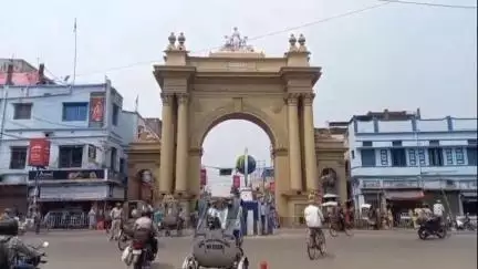 বর্ধমান ১: বিক্ষিপ্ত বৃষ্টি হলেও দক্ষিণবঙ্গের সঙ্গে পূর্ব বর্ধমান সহ বিভিন্ন জেলায় তাপমাত্রা আরও বাড়বে,জানিয়েছে আবহাওয়া দপ্তর