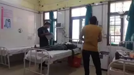 पथरिया: पथरिया में पिकअप ने बाइक को मारी टक्कर, पति गंभीर घायल, पत्नी और साली को मामूली चोटें, चालक फरार