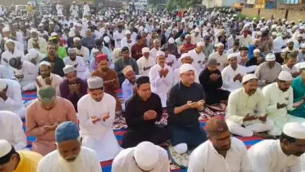 सेन्हा: सेन्हा में ईद-उल-अजहा शांतिपूर्वक संपन्न, मस्जिदों और ईदगाहों में अदा की गई नमाज, सुरक्षा में तैनात रहा प्रशासनिक अमला