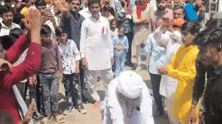 लकड़िया यज्ञ में कलश यात्रा के दौरान आये जींद बाबा पंडा जी के सर