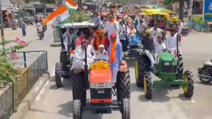 ब्यावरा: ब्यावरा शहर में किसानों द्वारा निकाली गई भव्य तिरंगा यात्रा