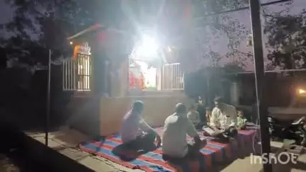 कर्वी: पहाड़ी में स्थित प्राचीन हनुमान जी महाराज का मंदिर, हनुमान चालीसा का पाठ करने से दूर होते हैं सभी कष्ट