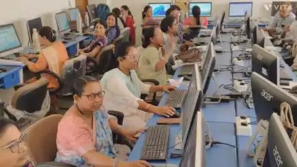 मंडला: शासकीय कन्या शिक्षा परिसर चटुआमार में शिक्षकों को प्रशिक्षण दिया जा रहा, दूसरा बैच शुरू