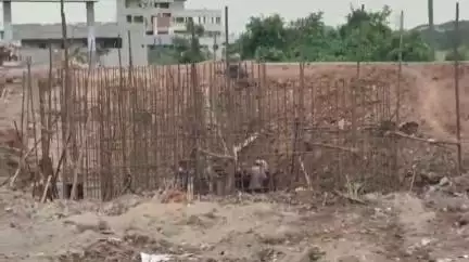 కాకినాడలోని బొమ్మరంగా బ్రిడ్జి నిర్మాణ పనులు వాహనదారులకు తీరనున్న కష్టాలు.