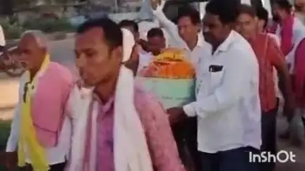 ଅତାବିରା: ରେଙ୍ଗାଲିକେମ୍ପ ଠାରେ ଯାଦବ ସମାଜ ତରଫରୁ ରେଜାଙ୍ଗାଲା ସହିଦ ମାଟିର କଳସ ଯାତ୍ରା