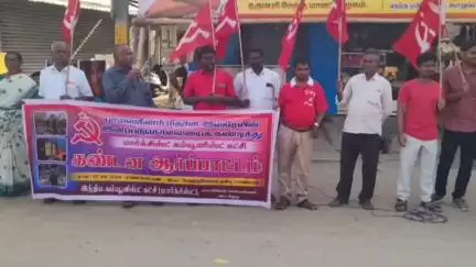 பாலக்கோடு: பஸ் நிலையம் முன்பு பாலஸ்தீனம் மீது இஸ்ரேல் தாக்குதலை கண்டித்து மார்க்சிஸ்ட் கட்சியினர் ஆர்ப்பாட்டம்.