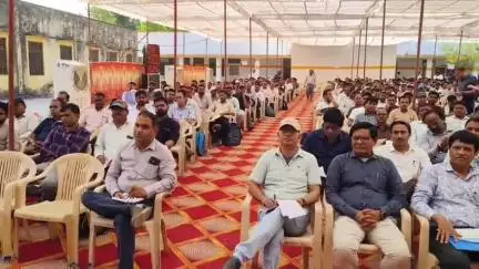 डूंगरपुर: पंचायतराज उपचुनाव के लिए लगभग सारी तैयारियां पूर्ण, एसबीपी कॉलेज से प्रशिक्षण के बाद पोलिंग पार्टी हुई रवाना
