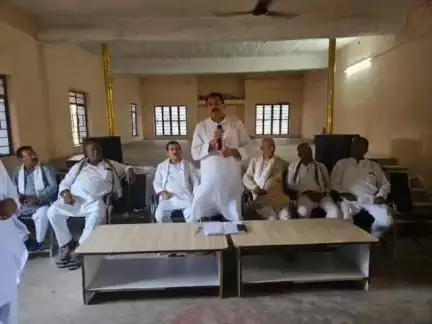 लखीसराय: लखीसराय के महात्मा गांधी बीएड कॉलेज सभागार में महागठबंधन दलों की बैठक हुई