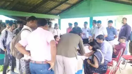 খাতড়া: বনকাটা ও খাপ ময়না গ্রামে জল জীবন মিশন প্রকল্পের কাজ খতিয়ে দেখলেন কেন্দ্র থেকে আসা দুই প্রতিনিধি